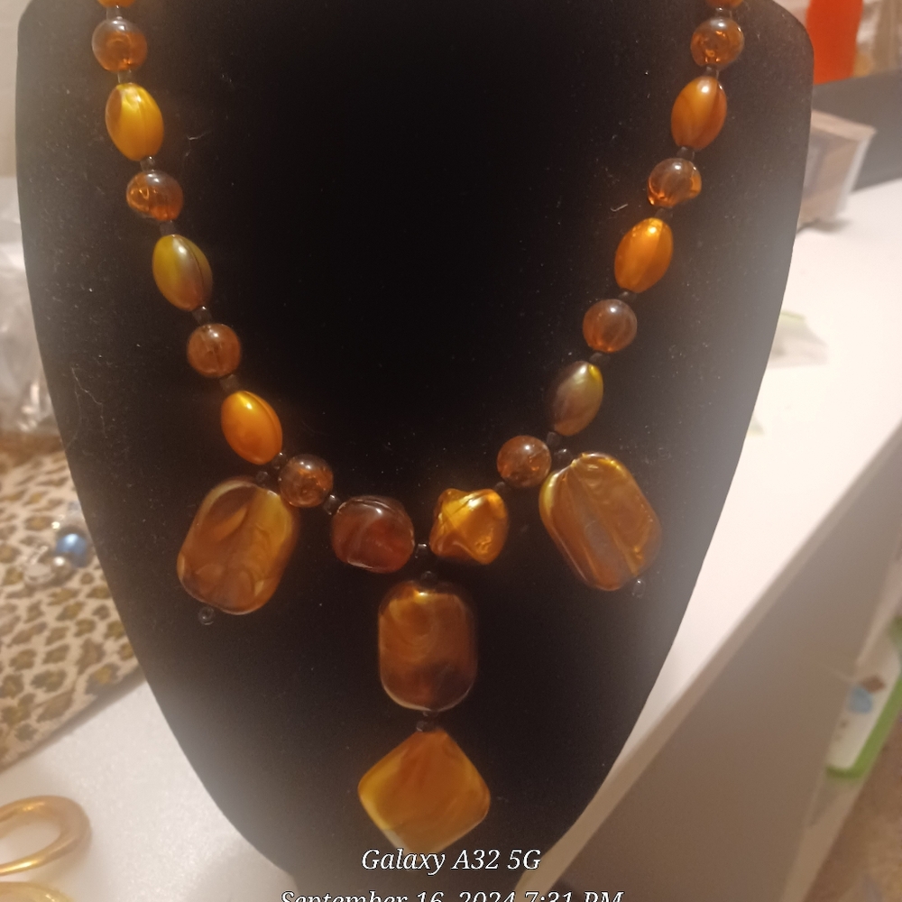 BLOWOUT SALE Vintage lucite necklace